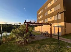 Apartamento Confortável em Campo Largo, Perto de Hospitais, BRs e Outlet City com Lava e Seca