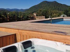 Accords Pyrénées - Vue Pyrénées - Piscine et spa - classé 4 étoiles, khách sạn ở Estadens