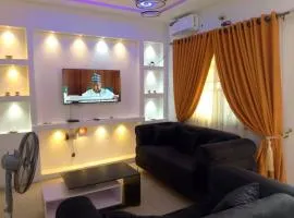 2 Bed-Sleeps 4-Free Parking-AirCon-3
