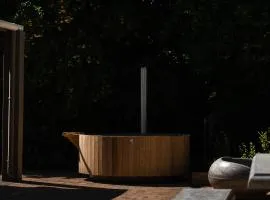 Avemore Winelands Home - wood fired hottub and full power back up
