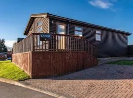 Cosy Countryside Hot Tub Retreat! Fully Central Heated with FREE Parking