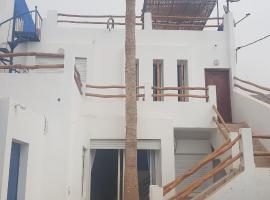 F S D Surf House, hotel en Aourir