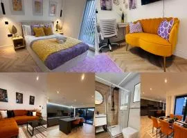 R2 - Luxury Self-Contained Private En-Suite Room in Halesowen