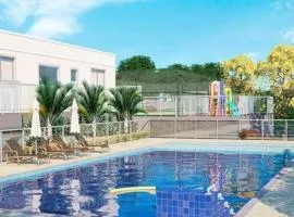 Apto mobiliado e aconchegante - 3 quartos e 4 camas - Lazer completo e localização privilegiada