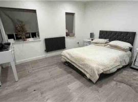 The lodge, hotel com banheiras de hidromassagem em Rushbrooke