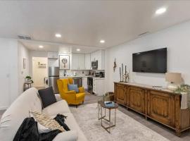 Right off i15 & i80 SLC Airport Close By, hotel in Salt Lake City