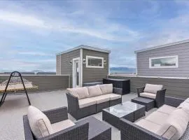 Central Location Rooftop & Balcony