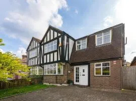 Lovely 5 Bed House in Barnet , home away from home