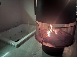 Aeneas Villa Pool & Jacuzzi al mare Torre Guaceto, ξενοδοχείο σε Specchiolla