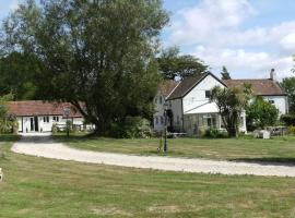 Country House - Pool Jacuzzi - Perfect for Celebrations, Work People, hotel en Chard