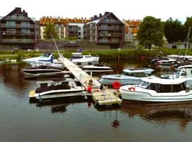 Marina Ostróda III - widok na jezioro, podziemny garaż, winda, klimatyzacja, wanna i prysznic, 2 łazienki, lux