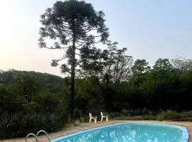 Chácara da Aráucária - sítio privativo com piscina, churrasqueira e área verde