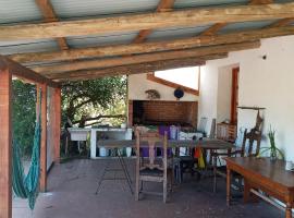 Hostal cultural, cerca de Cabo Polonio, hotel in Rincón de los Oliveras