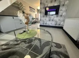 Indulgent Cozy 2 BR Home