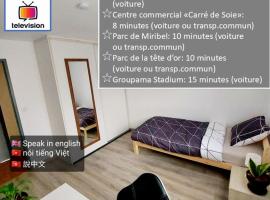 K&N - Maison à partager avec d'autres voyageurs - Chambre privée - Jardin - Balcon, ξενοδοχείο σε Vaulx-en-Velin