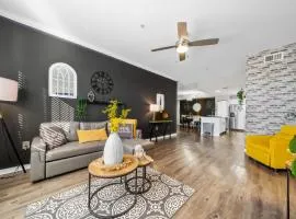 Modern 3br2ba Pools, Gym Near Airport #5