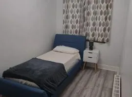 Room close to Heathrow All terminal