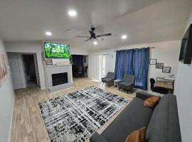 Comfort Home WiFi n Hottub, hotel v destinaci Midwest City