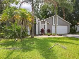Private 4BR villa with Screened in pool large yard