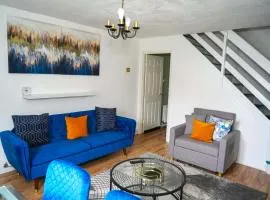 Milton Keynes Home - Sleeps 4 - Parking