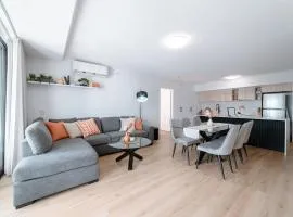 Lux 39th floor 3br 2bath, River view, Pool, Gym, Wifi