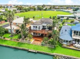 Jaw Dropping Waterside Getaway Patterson Lakes
