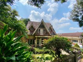 Villa Sevilla 3 Bedrooms BPPK Ciloto Puncak by Damaresa, hotel v destinaci Cianjur