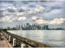 Escape to Spectacular Skyline 12Mints From NYCity