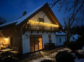 Dům Amelia s vyhřívaným bazénem, hotel v destinaci Miřetice