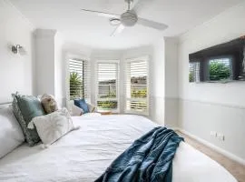 Spacious Pet Friendly Ping Pong Table