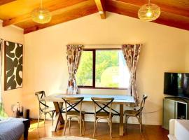 Spacious one bedroom guesthouse close to town, penzion v destinaci Takaka