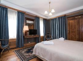 C&agrave;dor Hotel，卡多雷瓦萊的有停車位的飯店