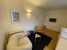 Ajania, Appt avec parking et petit jardin privé