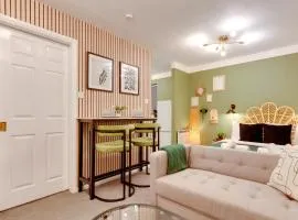 Pass the Keys Stylish and modern studio flat Free parking