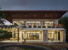 SaffronStays Camelot by the lake - 3 bedroom villa with lake view, games area and lake access