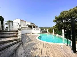 Villa Cigalou pour 8 personnes avec piscine chauffée et petite vue mer au domaine de Valcros à La Londe les Maures