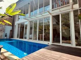 Modern Villa near Seminyak & Canggu, Large Pool