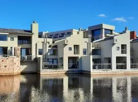 Lakeside Apartment in Oubaai Golf Estate