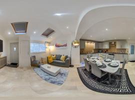 Spacious 5B Sunderland Home for Groups & Families, ξενοδοχείο στο Σάντερλαντ