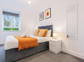 Deluxe 2 Bedroom Apartment - Secure Parking - Balcony - Rated Exceptional - 9MC, hotel em Birmingham