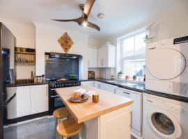 Lower Cedars, Saxmundham, hotel i Saxmundham