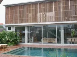 Designer LUXE Pool & Garden Villa! Rooftop, Ricefields, Beach 10mins - Canggu