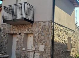 Casa vacanza milani, hotel v destinaci Lonato