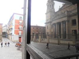 Plaza Catedral hostel, hostel in Pamplona