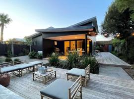 Stylish cape beach house, hotel v destinaci Cape Woolamai