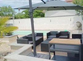La Maison des Hirondelles, piscine, billard, ping pong, 3 terrasses et jardin