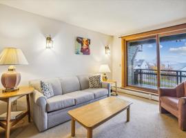 Ski on ski off, beautiful views, 2 bedroom condo with access to indoor pool, Sunrise C5