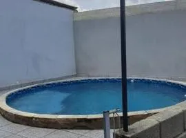 Casa com Piscina no Bairro do Cercado