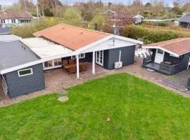 Cozy Holiday Home At Stillinge Strand