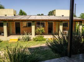 Monoambiente amplio con pileta, hotel in Cosquín